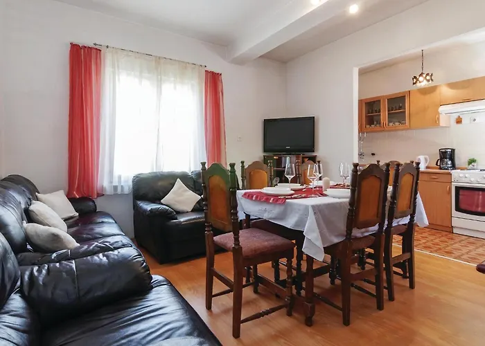 3 Bedroom Stunning In Modric *