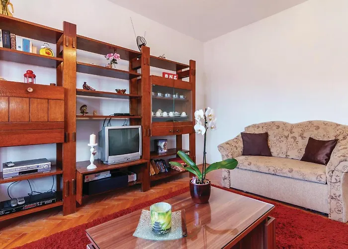 3 Bedroom Stunning In Modric 洛瓦尼斯卡