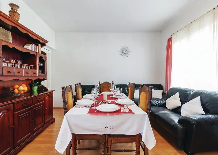 3 Bedroom Stunning In Modric *