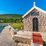 3 Bedroom Stunning In Modric Apartmán