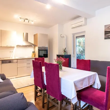 3 Bedroom Stunning In Modric Apartment *