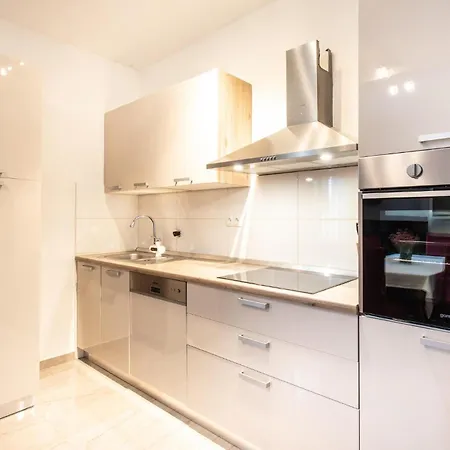 Apartment 3 Bedroom Stunning In Modric