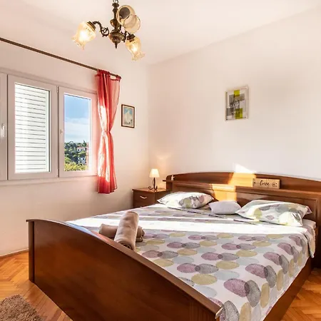 Gorgeous In Modric With House Sea View