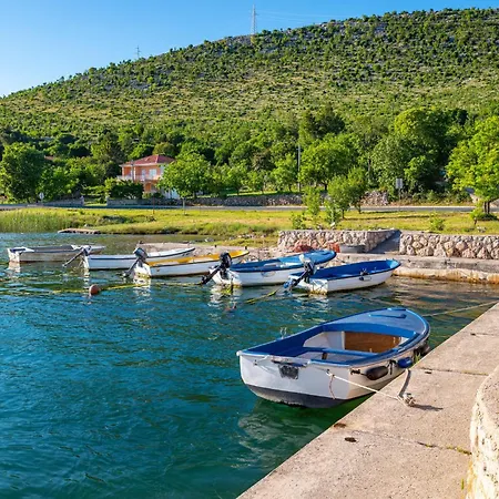 Gorgeous In Modric With House Sea View Апартаменты