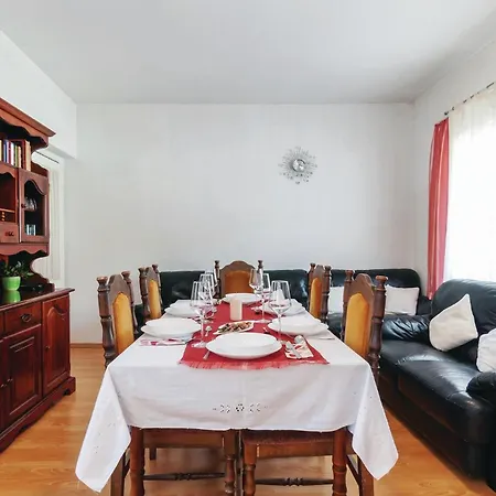 3 Bedroom Stunning In Modric *
