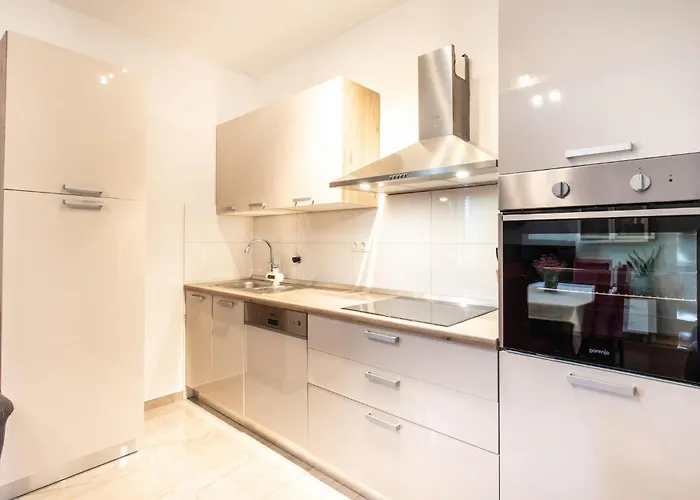 Apartamento 3 Bedroom Stunning In Modric