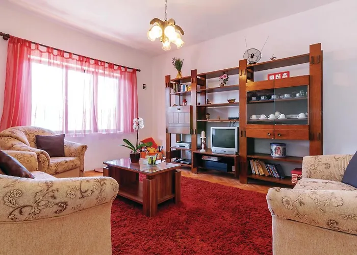 Apartamento 3 Bedroom Stunning In Modric